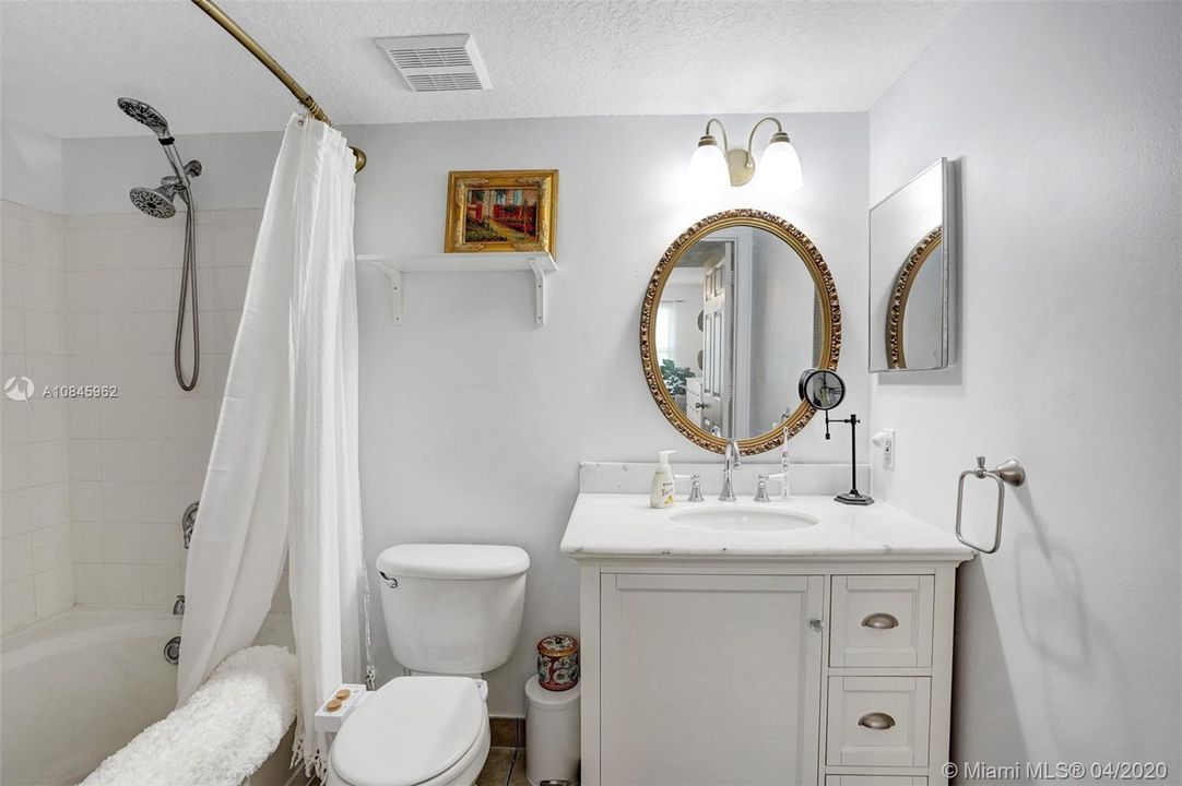 Master Bathroom with upgraded countertop to vanity.