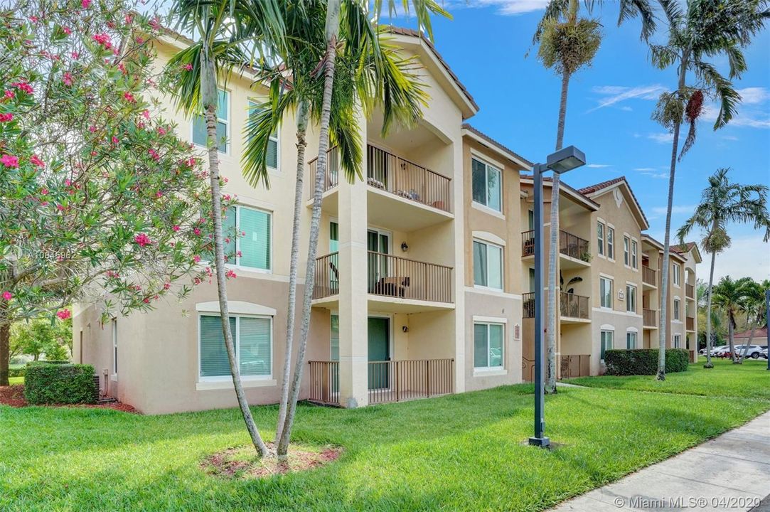 Top front left end unit with balcony