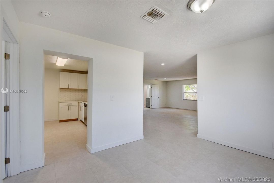 Recently Sold: $299,500 (4 beds, 3 baths, 1084 Square Feet)