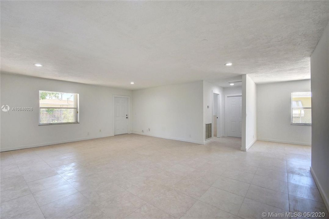 Recently Sold: $299,500 (4 beds, 3 baths, 1084 Square Feet)