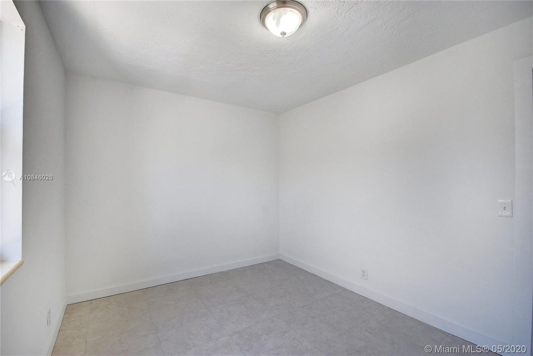 Recently Sold: $299,500 (4 beds, 3 baths, 1084 Square Feet)