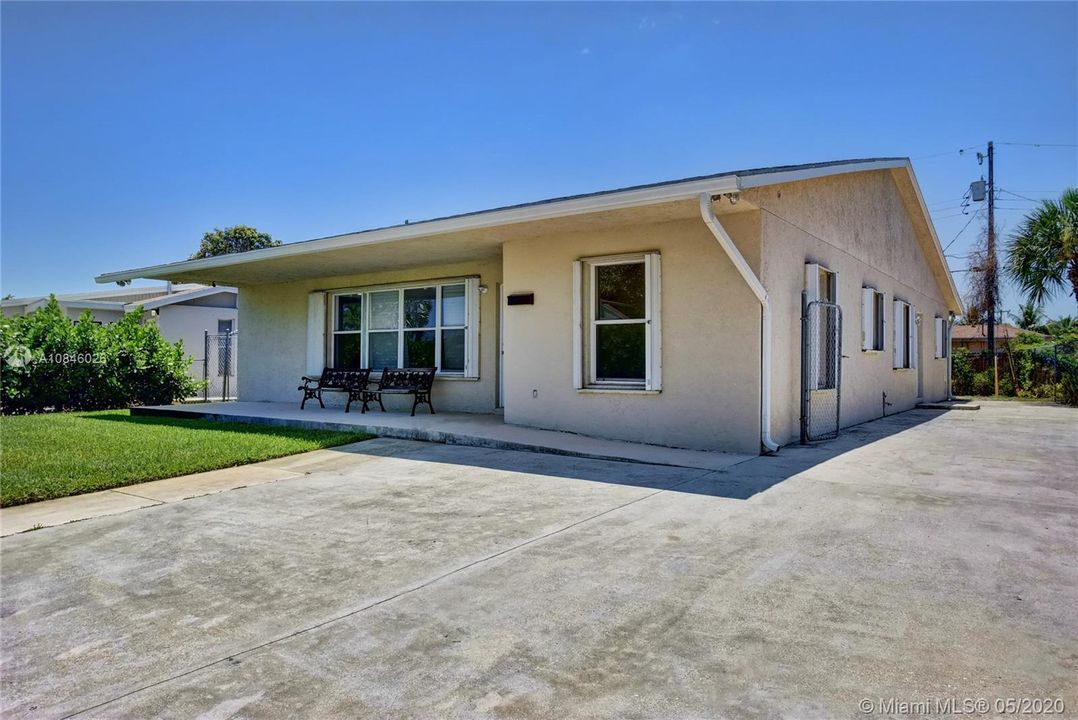 Recently Sold: $299,500 (4 beds, 3 baths, 1084 Square Feet)