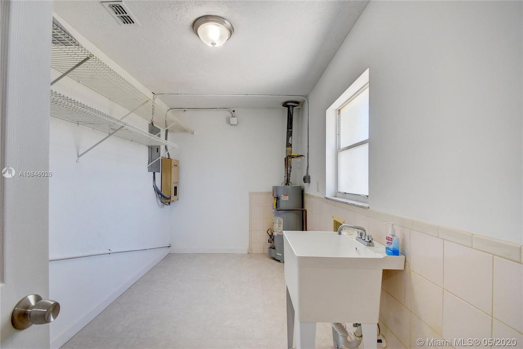 Recently Sold: $299,500 (4 beds, 3 baths, 1084 Square Feet)