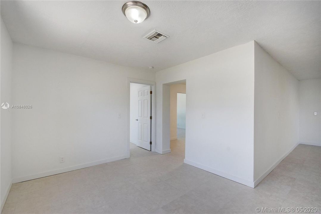 Recently Sold: $299,500 (4 beds, 3 baths, 1084 Square Feet)