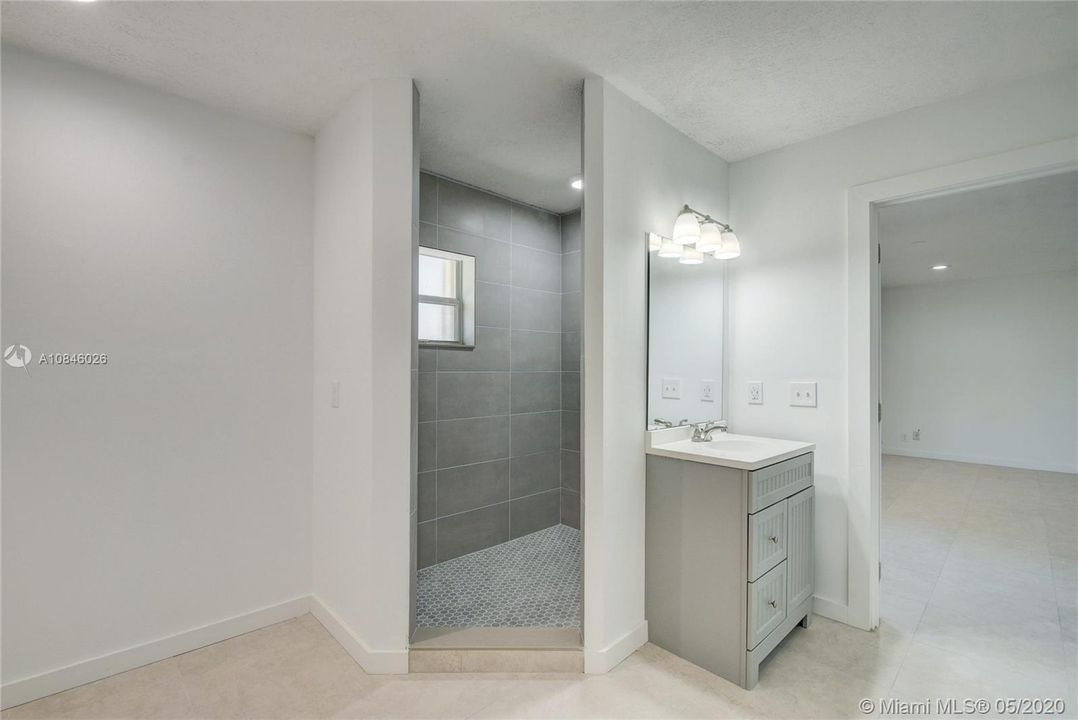 Recently Sold: $299,500 (4 beds, 3 baths, 1084 Square Feet)
