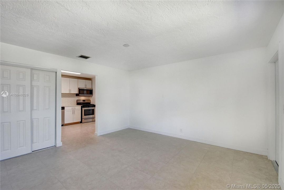 Recently Sold: $299,500 (4 beds, 3 baths, 1084 Square Feet)