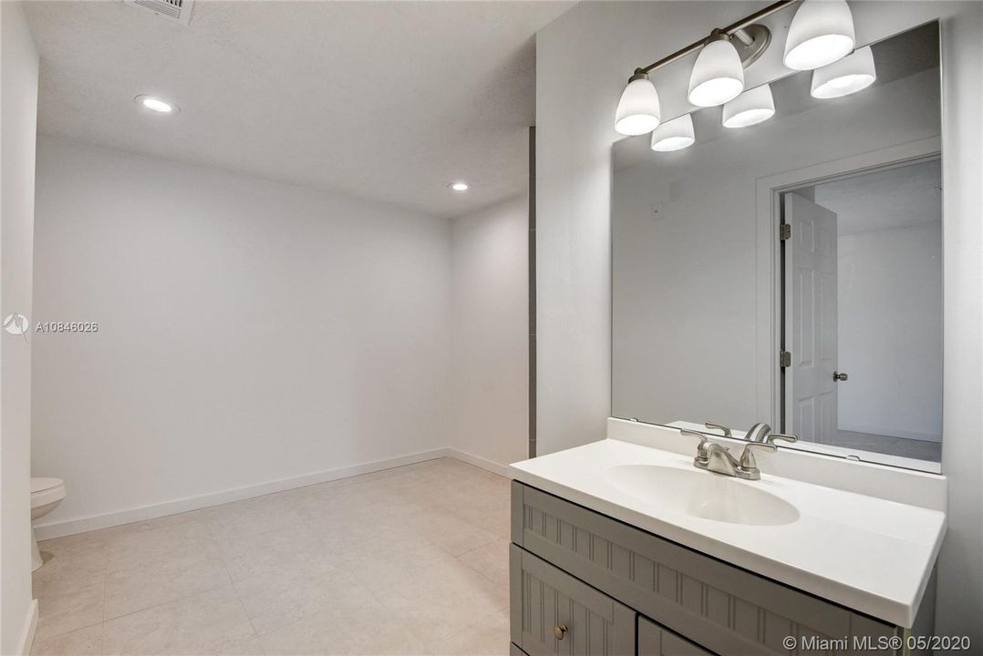 Recently Sold: $299,500 (4 beds, 3 baths, 1084 Square Feet)