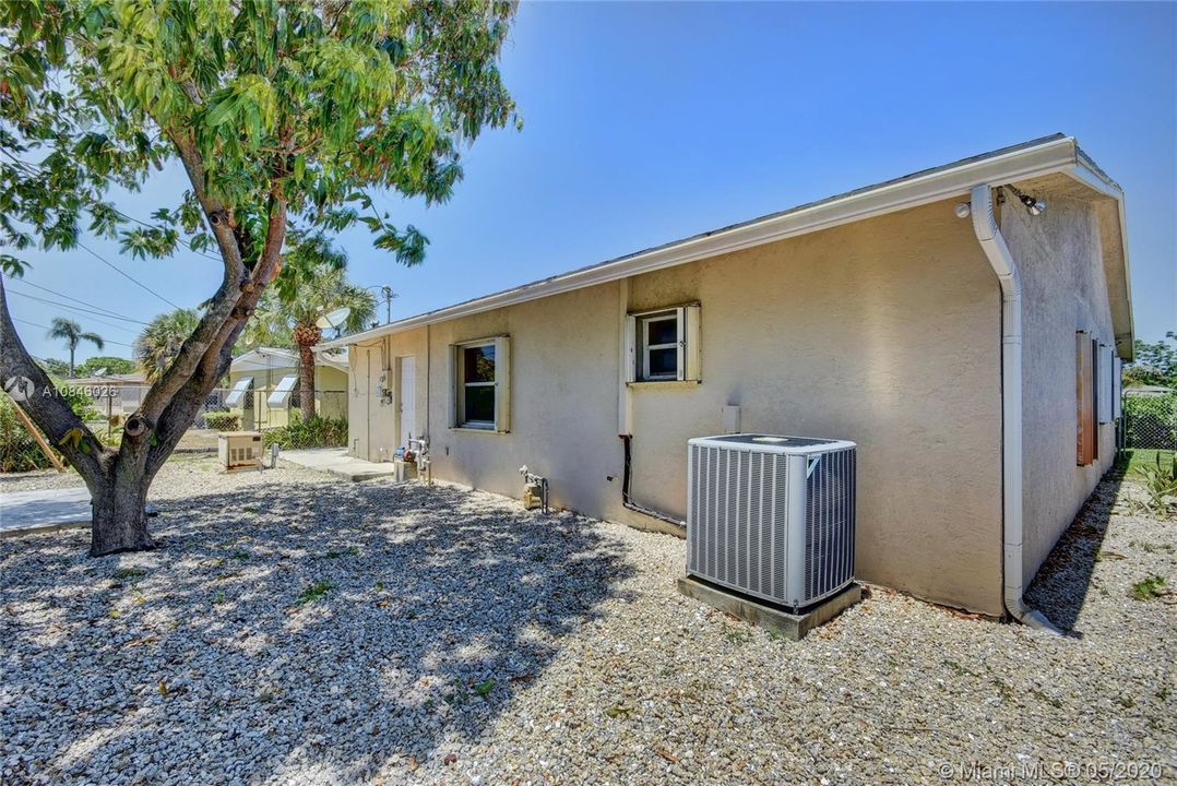 Recently Sold: $299,500 (4 beds, 3 baths, 1084 Square Feet)