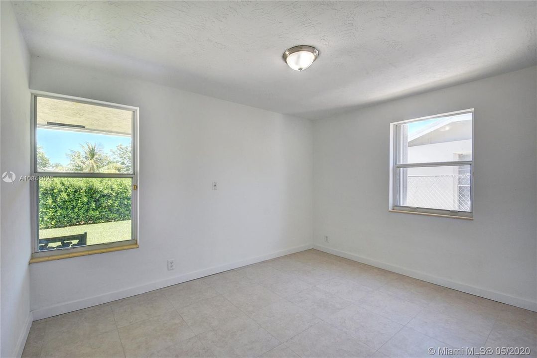 Recently Sold: $299,500 (4 beds, 3 baths, 1084 Square Feet)