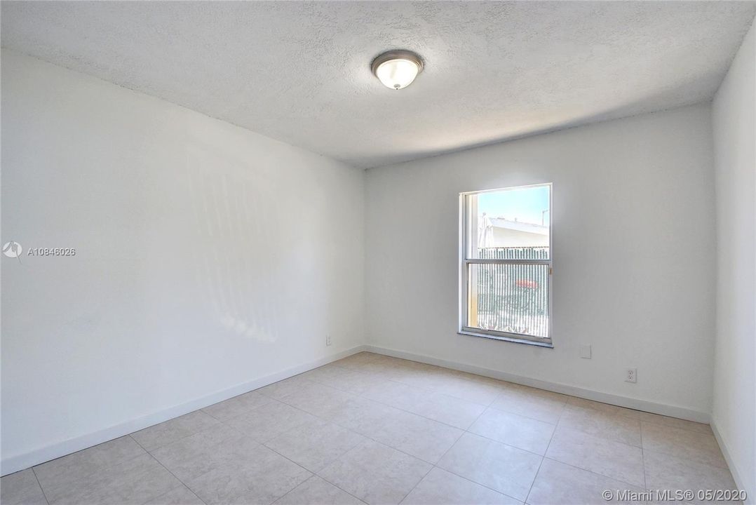 Recently Sold: $299,500 (4 beds, 3 baths, 1084 Square Feet)
