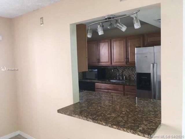 Recently Rented: $1,025 (1 beds, 1 baths, 775 Square Feet)