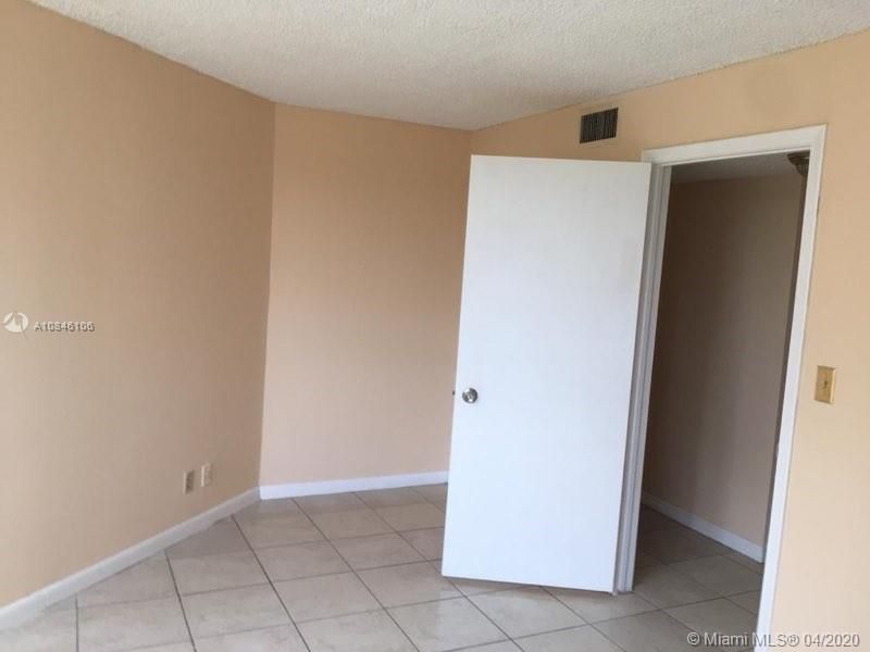 Recently Rented: $1,025 (1 beds, 1 baths, 775 Square Feet)