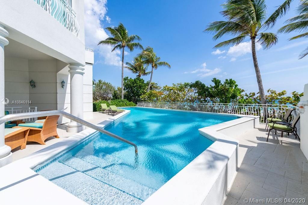 Recently Sold: $4,900,000 (3 beds, 3 baths, 5250 Square Feet)