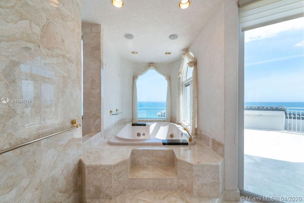最近售出: $4,900,000 (3 贝兹, 3 浴室, 5250 平方英尺)