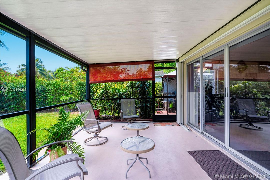 Vendido Recientemente: $450,000 (4 camas, 2 baños, 1722 Pies cuadrados)