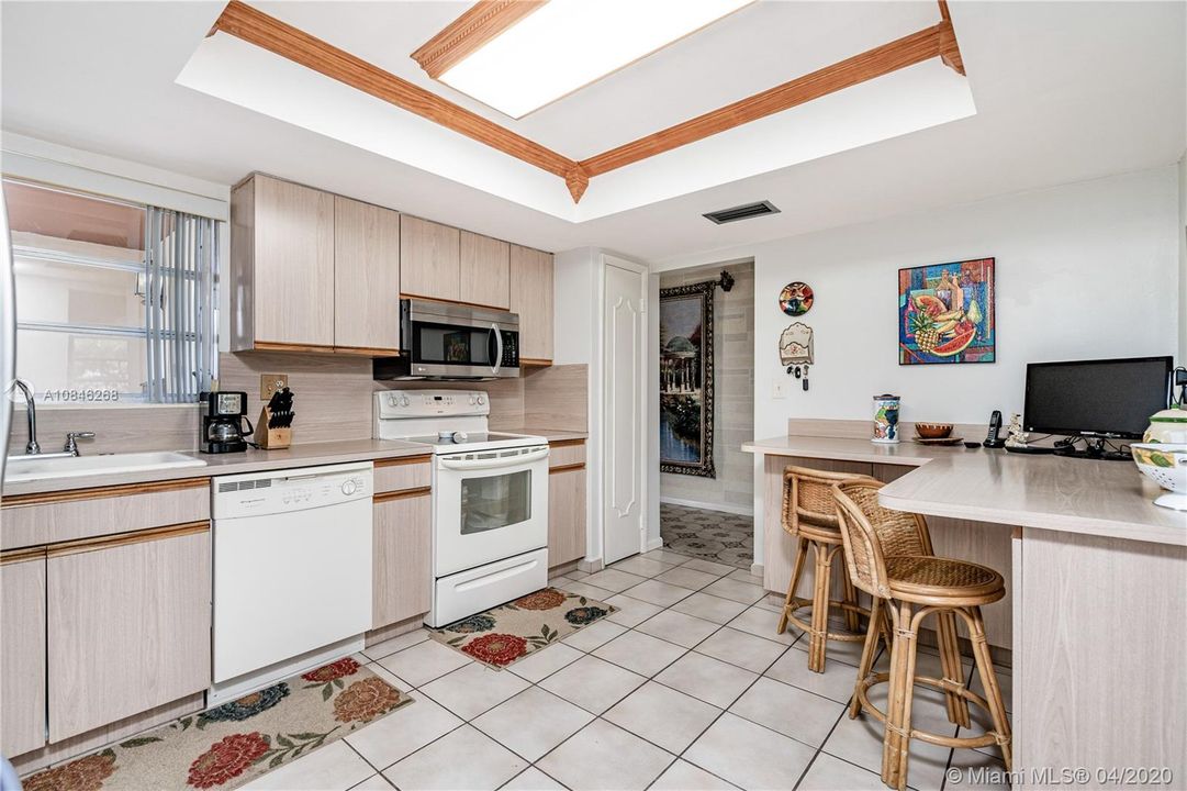 Eat in kitchen!