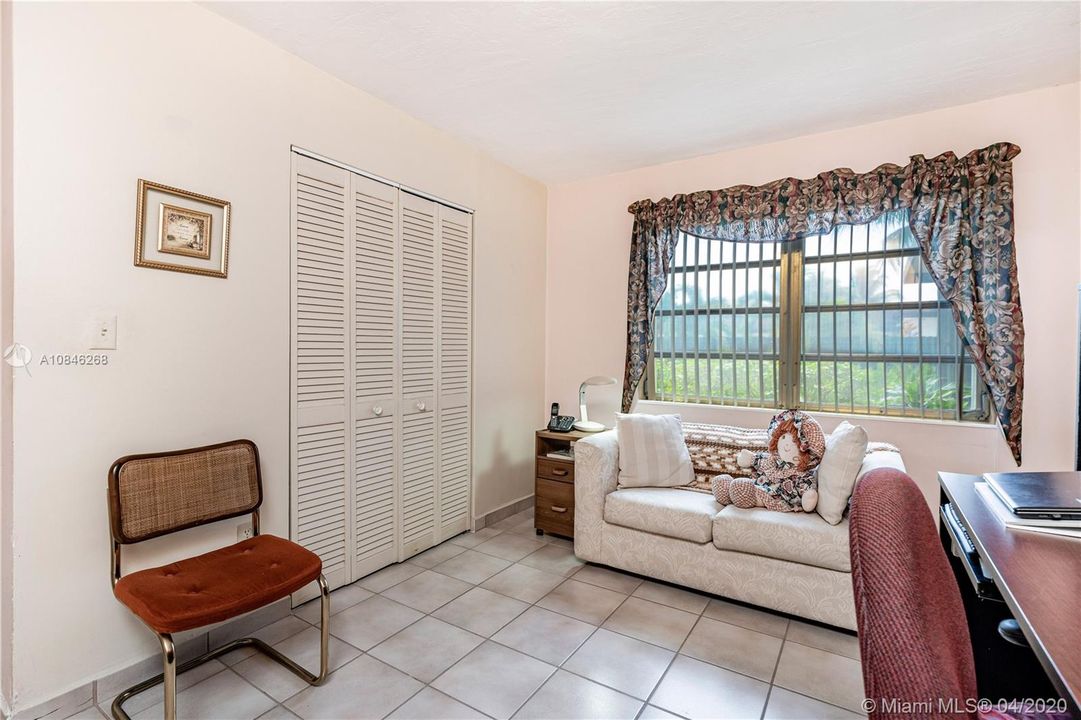 2nd bedroom