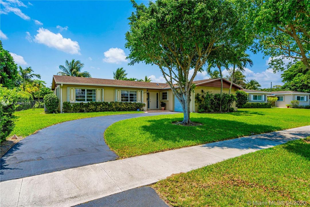 Beautiful 4/2 home in quite neighborhood