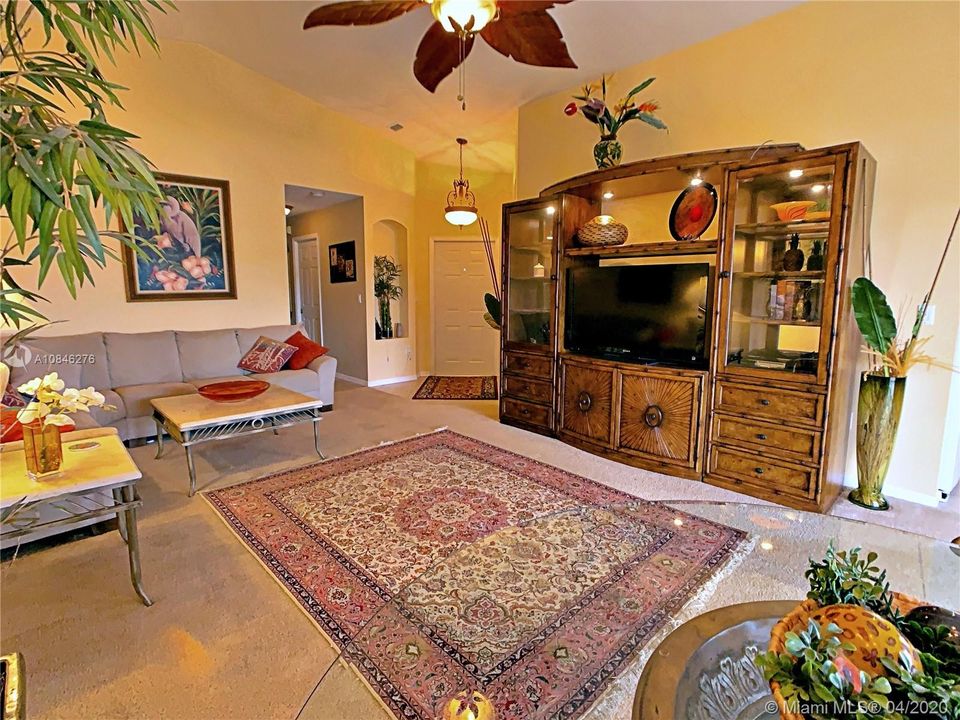 Vendido Recientemente: $209,000 (3 camas, 2 baños, 1330 Pies cuadrados)