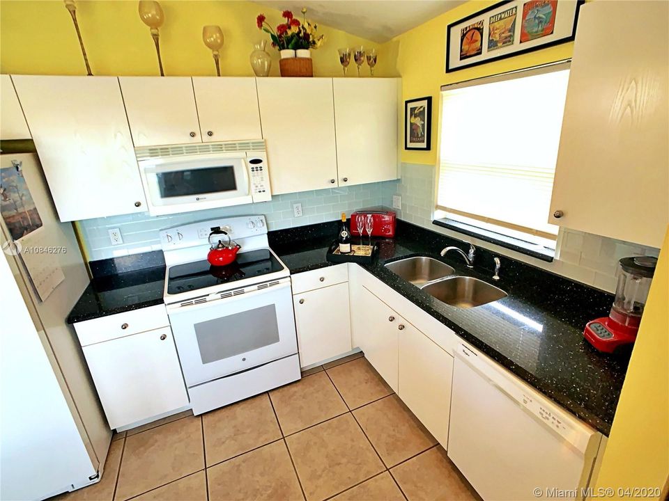 Vendido Recientemente: $209,000 (3 camas, 2 baños, 1330 Pies cuadrados)