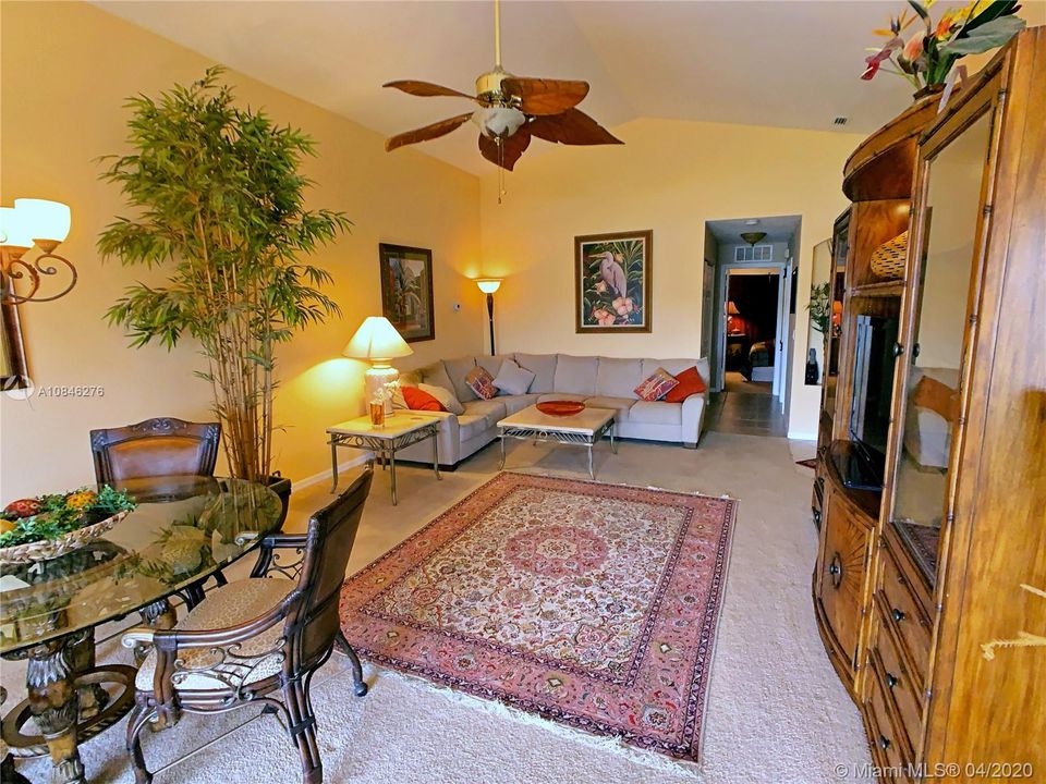 Vendido Recientemente: $209,000 (3 camas, 2 baños, 1330 Pies cuadrados)