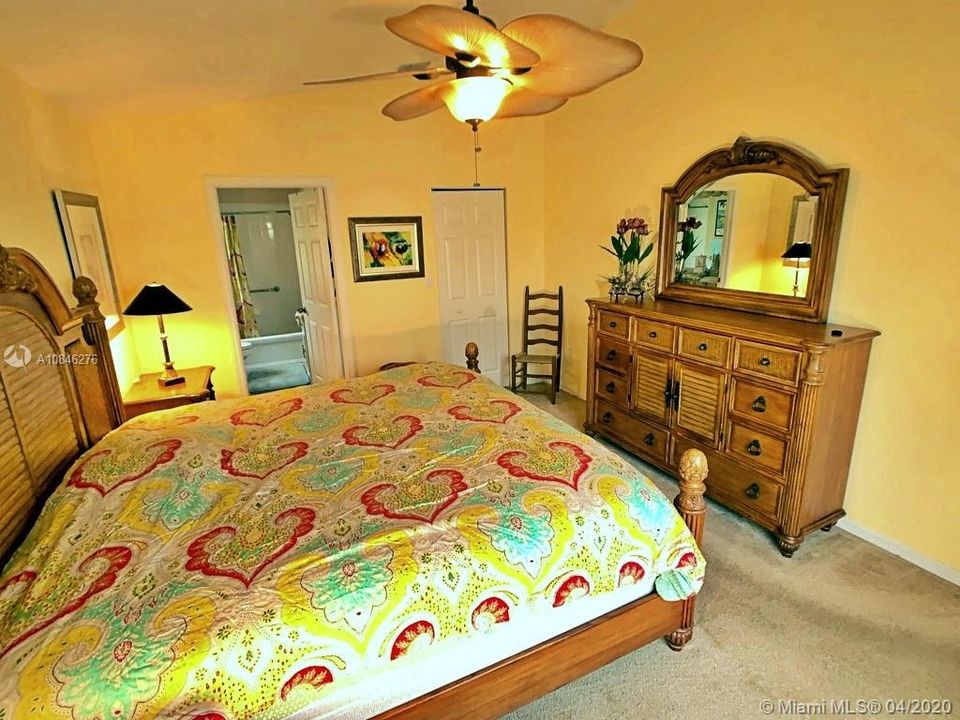 Vendido Recientemente: $209,000 (3 camas, 2 baños, 1330 Pies cuadrados)