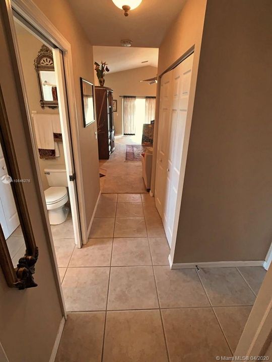 Vendido Recientemente: $209,000 (3 camas, 2 baños, 1330 Pies cuadrados)