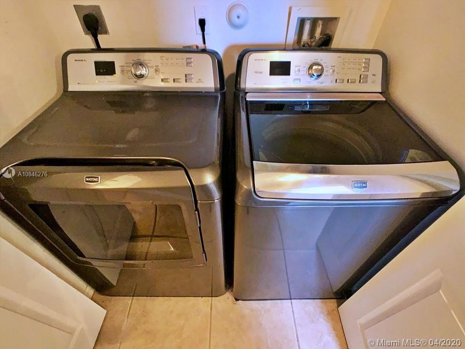 Vendido Recientemente: $209,000 (3 camas, 2 baños, 1330 Pies cuadrados)