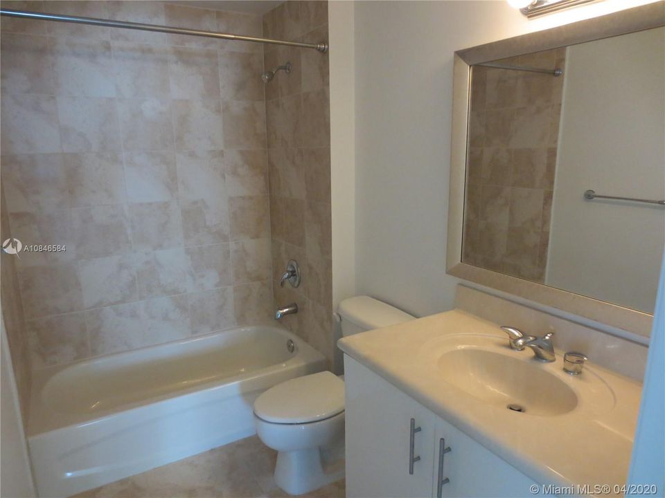 最近租的: $2,350 (2 贝兹, 2 浴室, 1251 平方英尺)