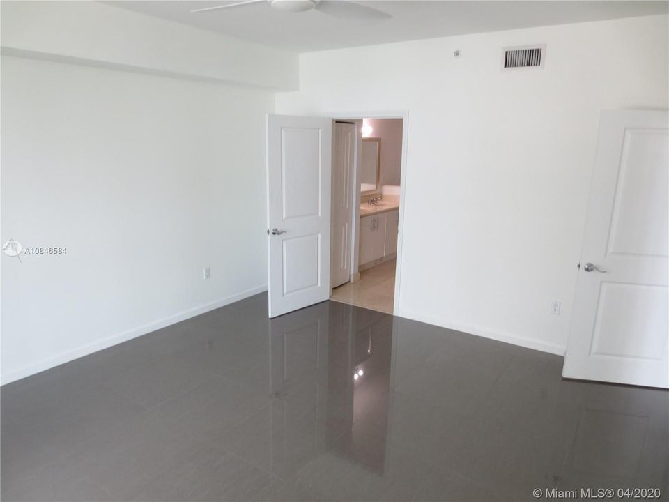 Recently Rented: $2,350 (2 beds, 2 baths, 1251 Square Feet)