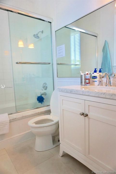 Recently Sold: $3,399,000 (5 beds, 5 baths, 4654 Square Feet)