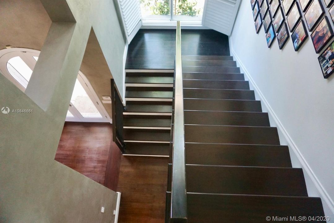 Recently Sold: $3,399,000 (5 beds, 5 baths, 4654 Square Feet)