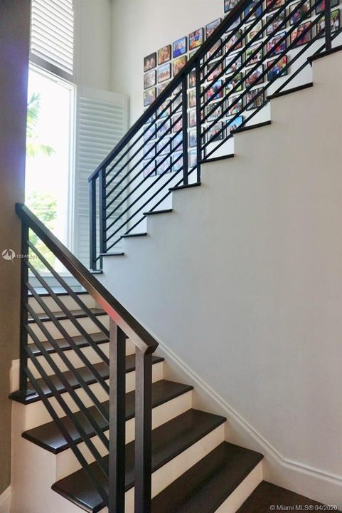 Recently Sold: $3,399,000 (5 beds, 5 baths, 4654 Square Feet)