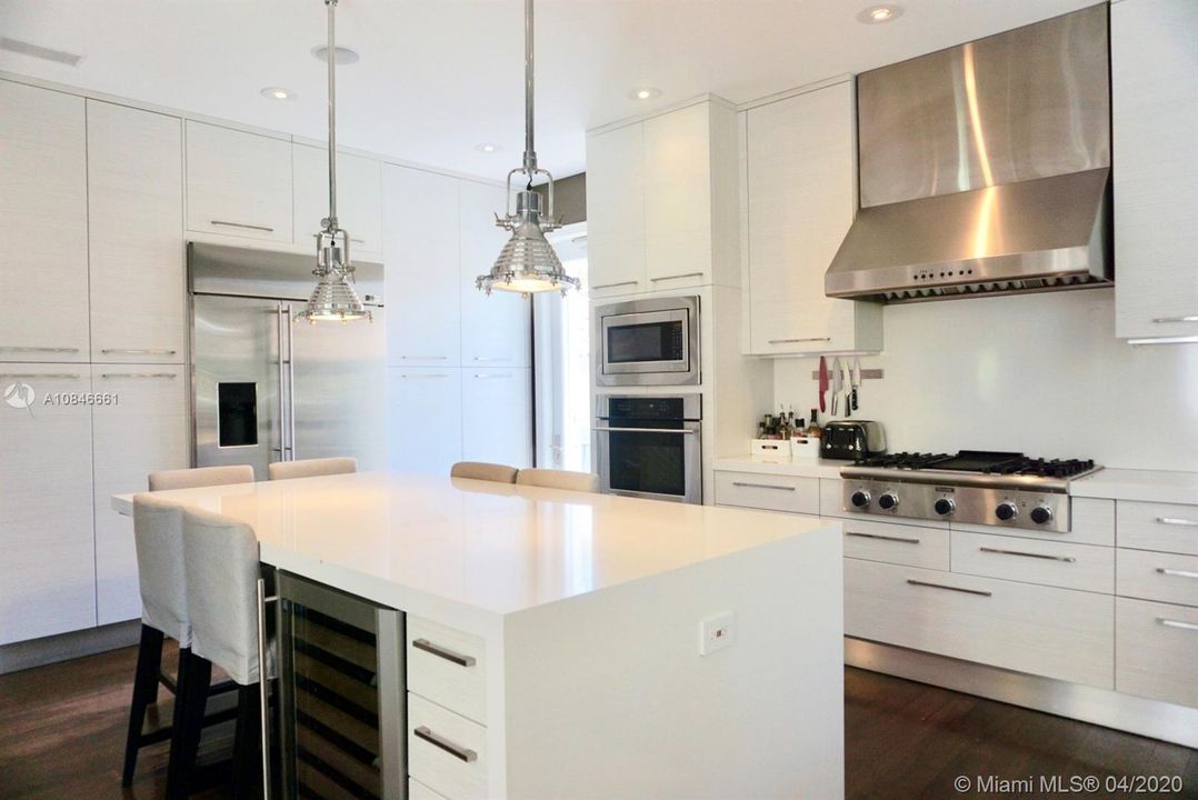 En of the line appliances and gas stove