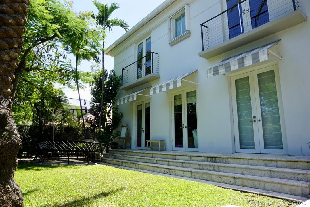 Fully gated front yard