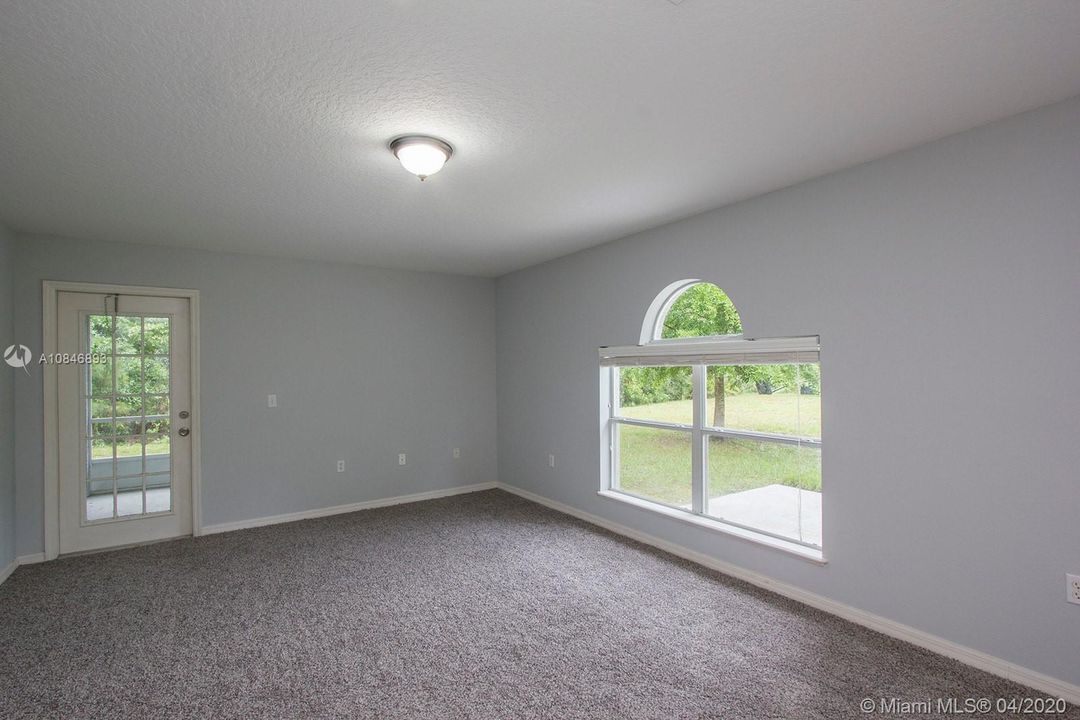 Recently Sold: $289,000 (4 beds, 2 baths, 2961 Square Feet)