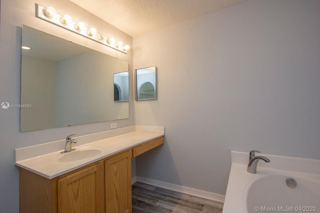 Recently Sold: $289,000 (4 beds, 2 baths, 2961 Square Feet)