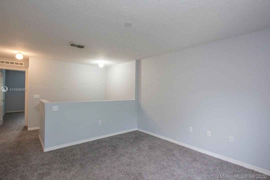 Recently Sold: $289,000 (4 beds, 2 baths, 2961 Square Feet)