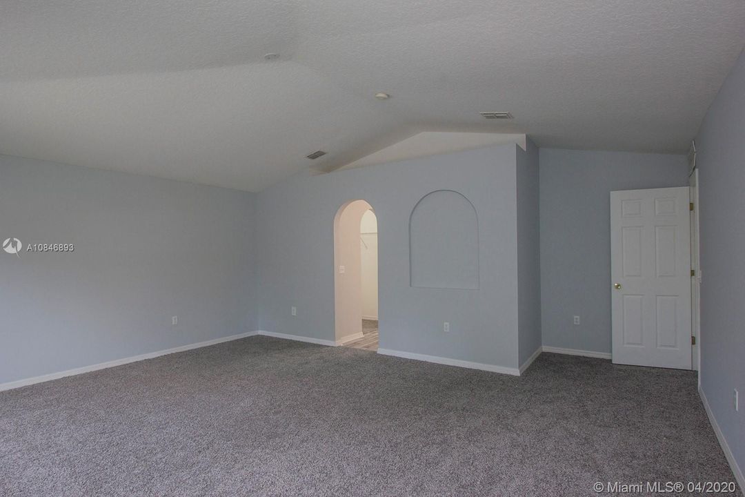 Recently Sold: $289,000 (4 beds, 2 baths, 2961 Square Feet)
