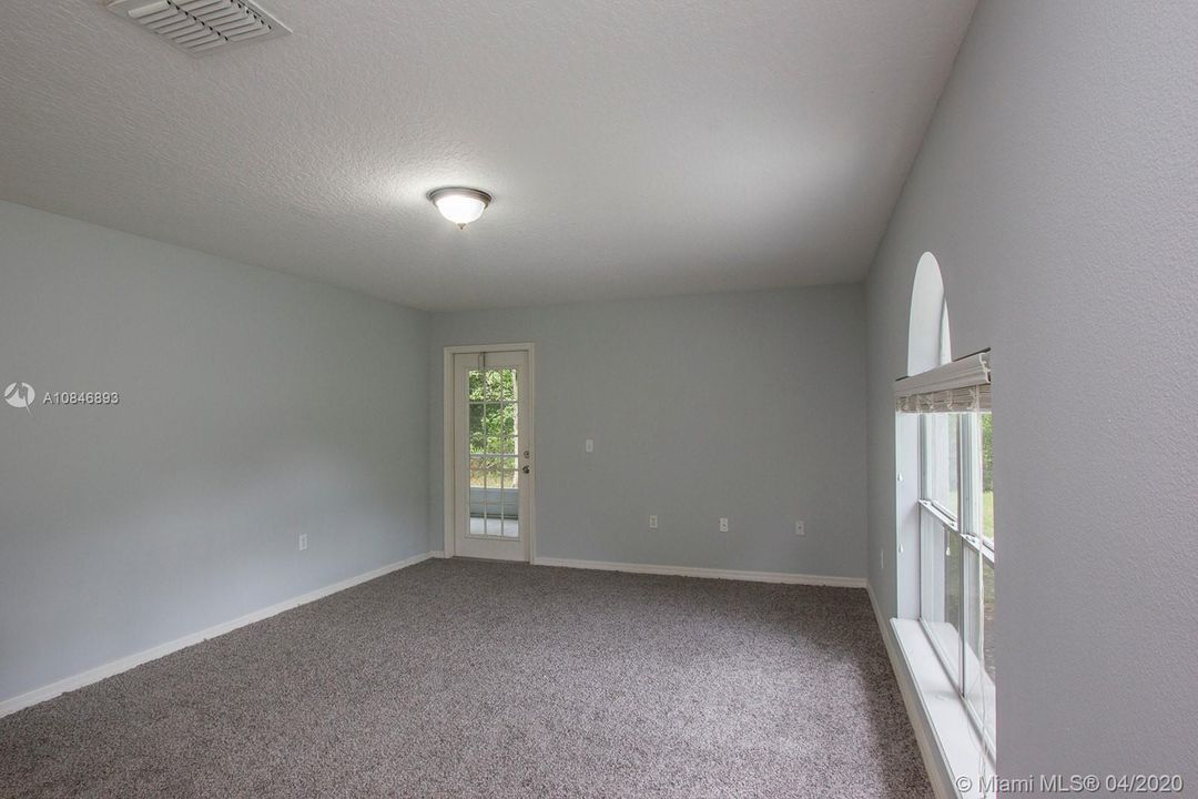 Recently Sold: $289,000 (4 beds, 2 baths, 2961 Square Feet)
