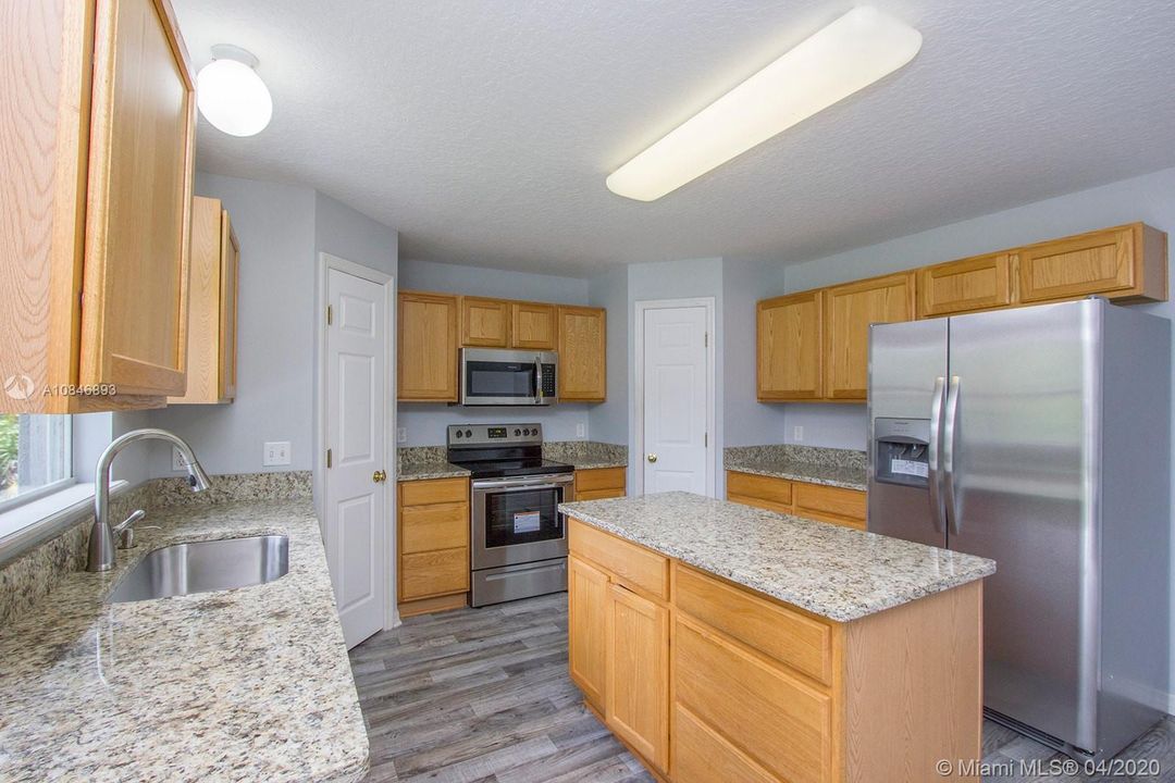 Recently Sold: $289,000 (4 beds, 2 baths, 2961 Square Feet)