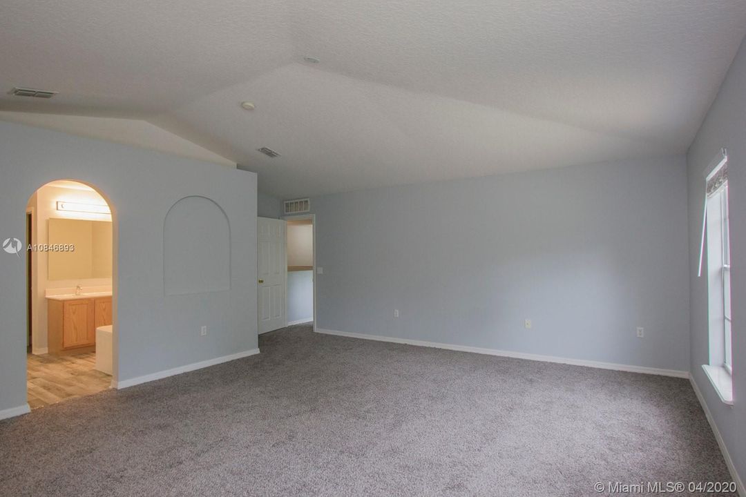 Recently Sold: $289,000 (4 beds, 2 baths, 2961 Square Feet)