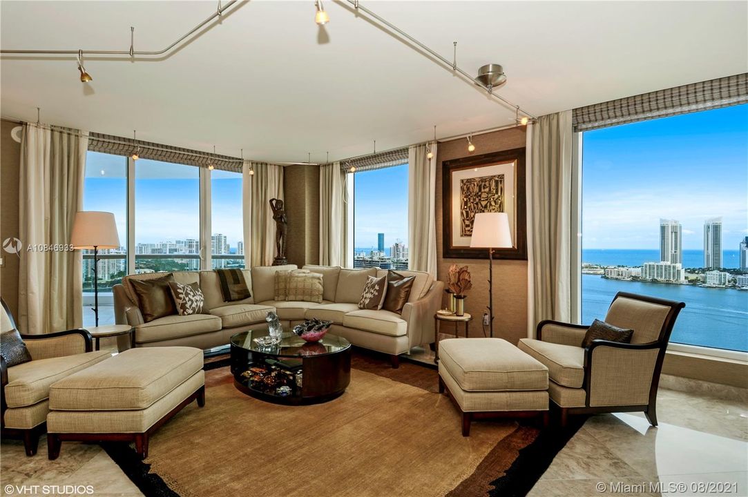 Family room overlooking the Intracoastal and Ocean