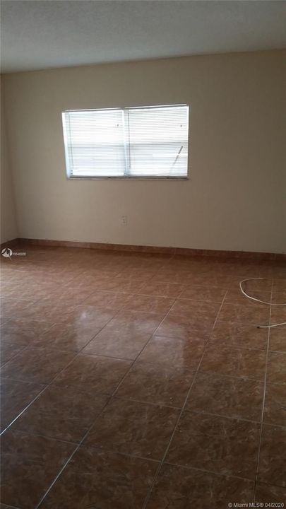 最近租的: $1,150 (1 贝兹, 1 浴室, 790 平方英尺)