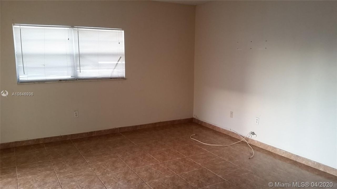 最近租的: $1,150 (1 贝兹, 1 浴室, 790 平方英尺)