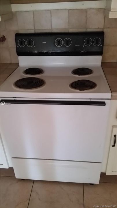 最近租的: $1,150 (1 贝兹, 1 浴室, 790 平方英尺)