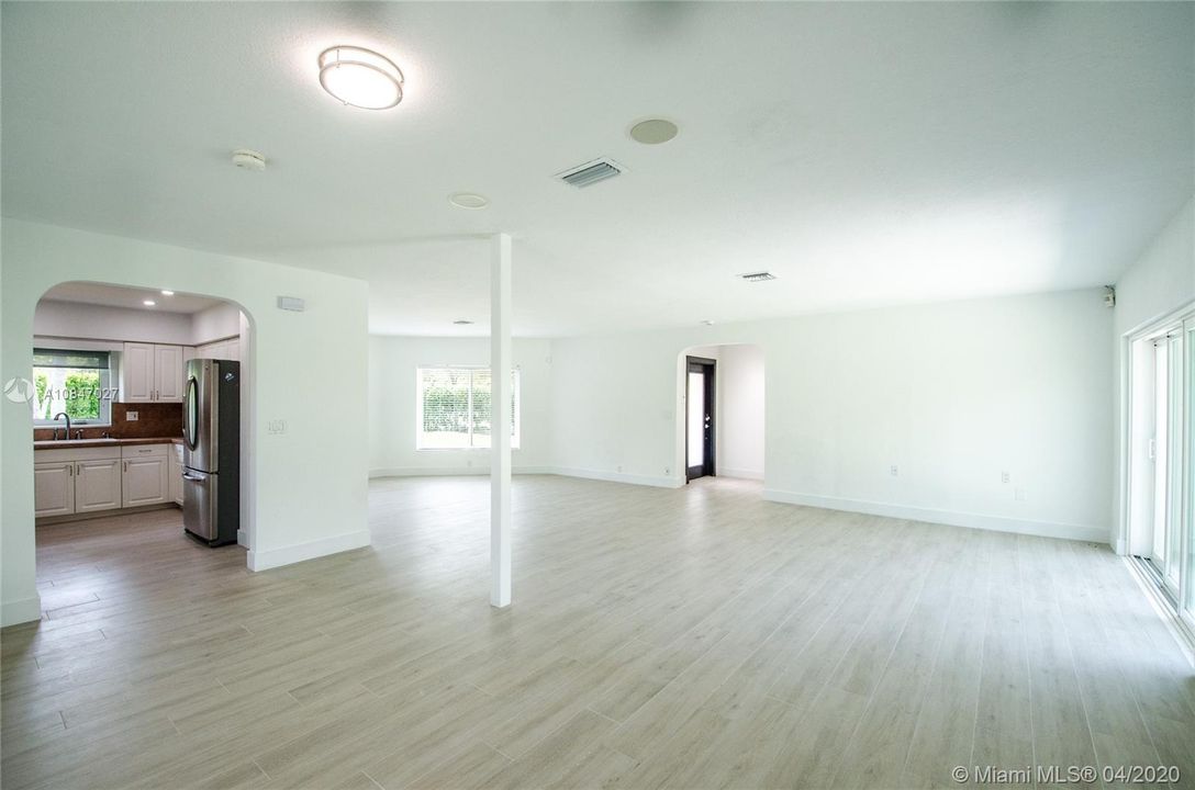 Spacious Dining room