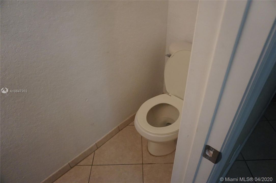 Recientemente alquilado: $1,350 (3 camas, 2 baños, 1318 Pies cuadrados)