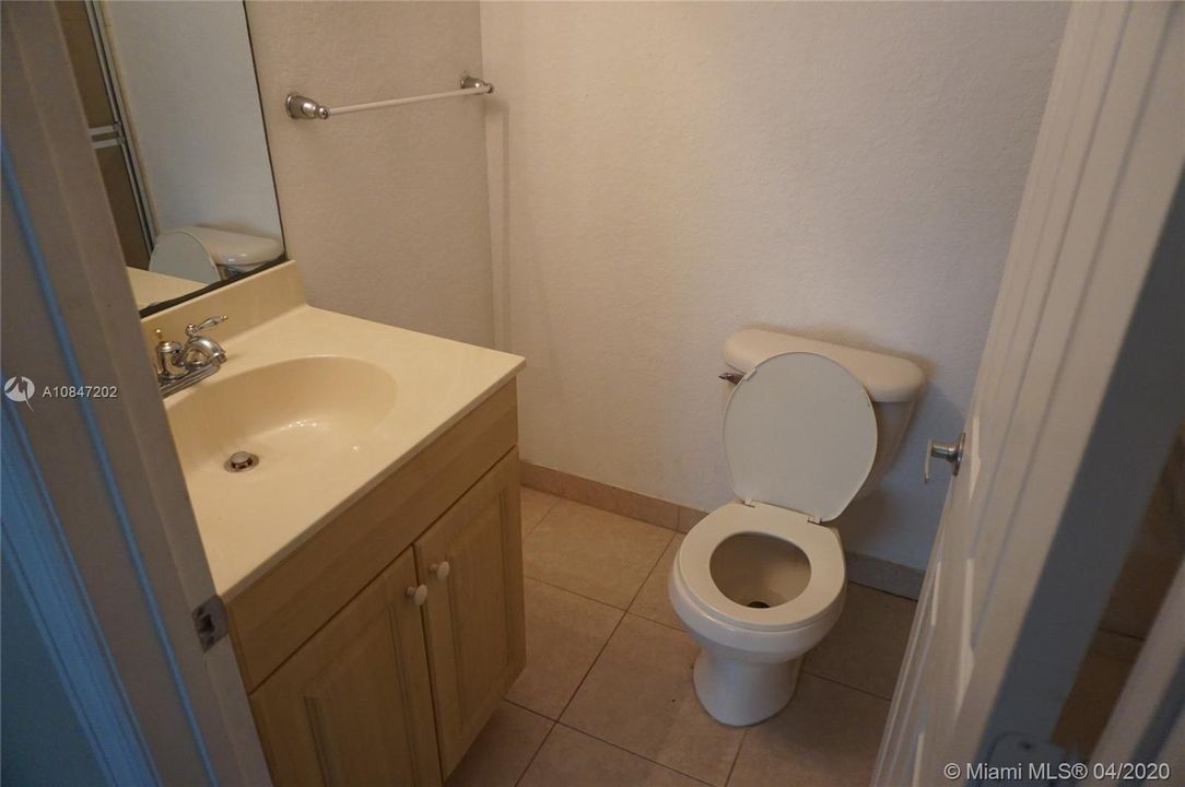 Recientemente alquilado: $1,350 (3 camas, 2 baños, 1318 Pies cuadrados)