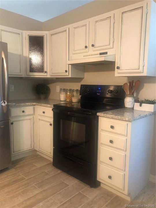 Glass top stove, cabinet space and new granite countertops